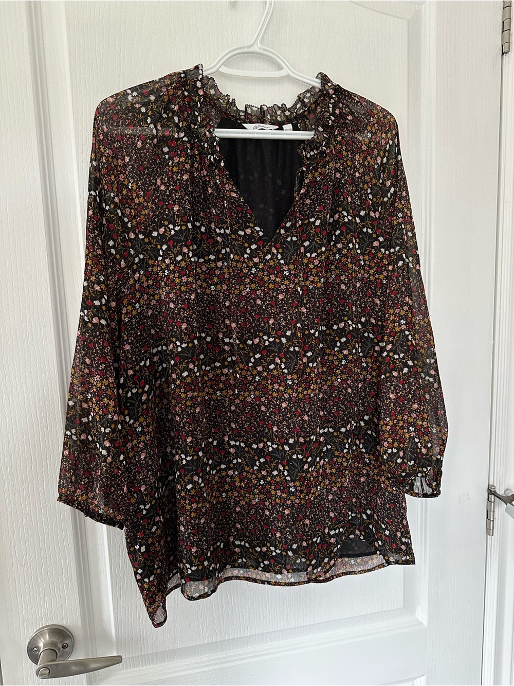 Reitmans Dark Floral Chiffon Peasant Blouse Ruffle Neck Sheer Boho V-Neck Top